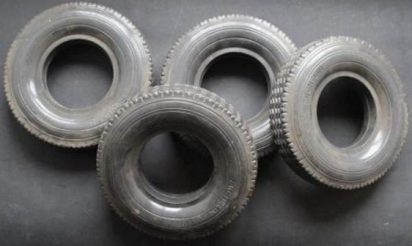 Michelin Modelcartires with treat 1960 four pieces plastic (2640)
